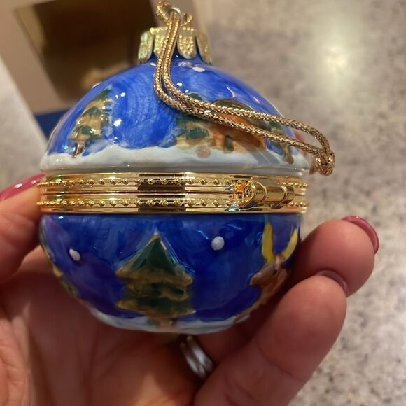Christmas Season Ornament Gold Trim Finish - It Opens - NIB - Picture 8 of 10